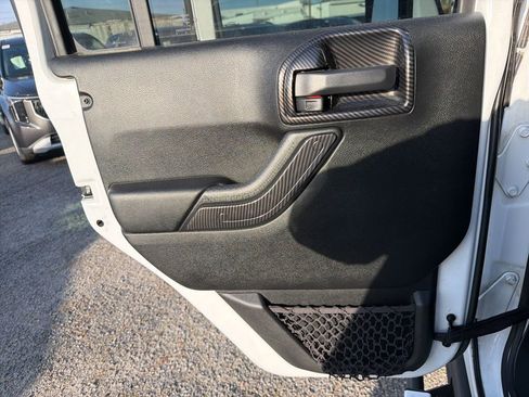 Used 2018 Jeep Wrangler Unlimited Sahara AWD/4WD image 20