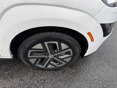 Used 2023 Hyundai Kona SE image 14
