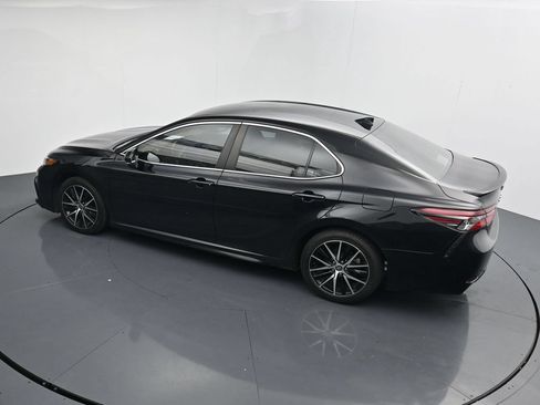 Used 2022 Toyota Camry SE FWD image 19