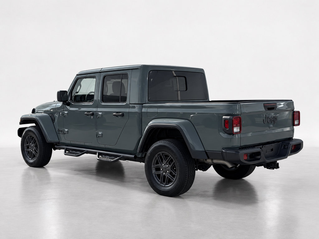 Used 2025 Jeep Gladiator Sport AWD/4WD image 3