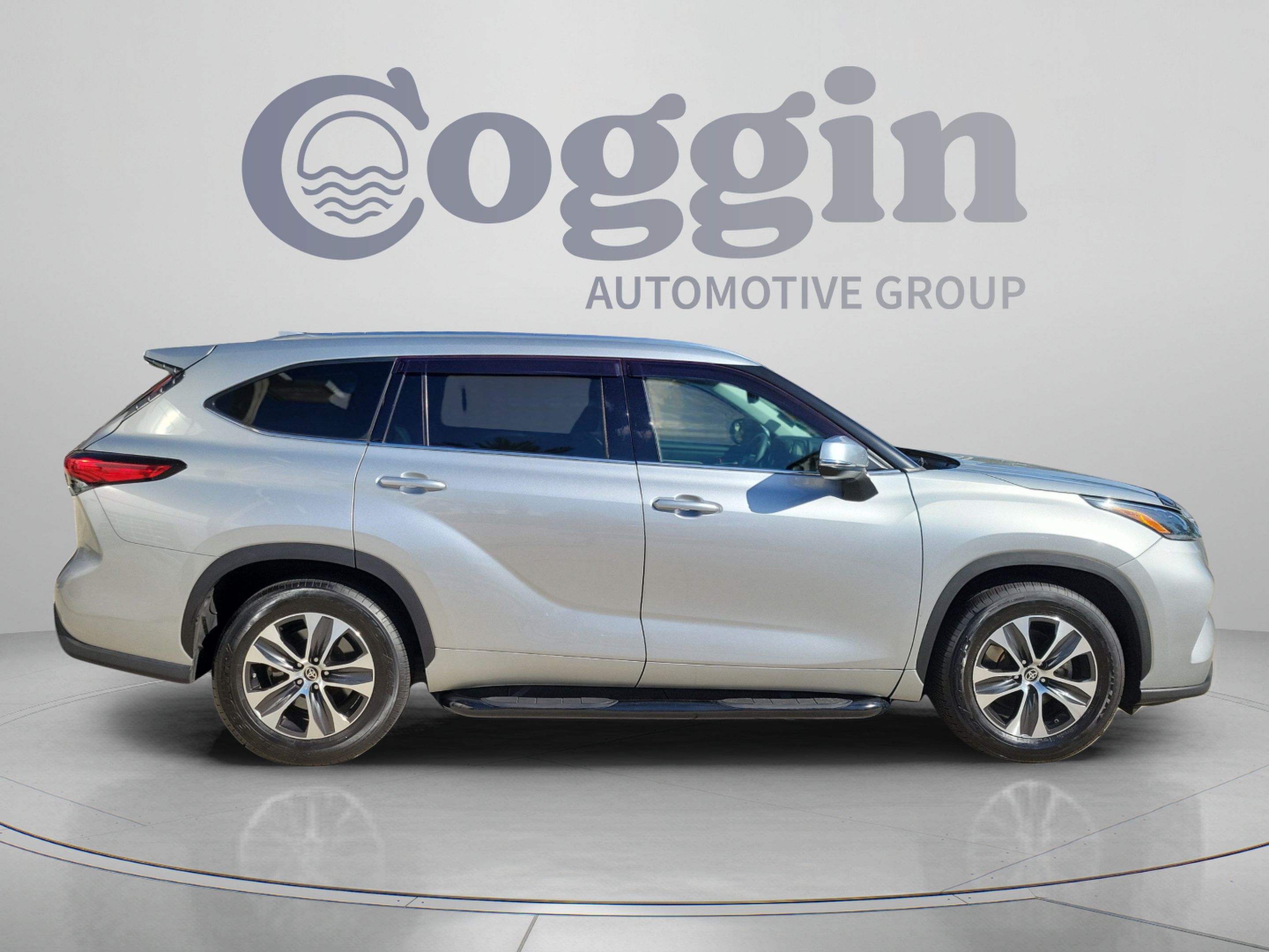 Used 2021 Toyota Highlander XLE FWD image 4