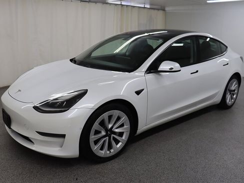 Used 2021 Tesla Model 3 Standard Range Plus RWD image 3