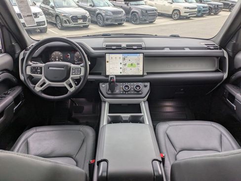 Used 2025 Land Rover Defender 130 X-Dynamic SE image 29