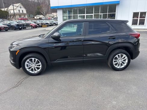 Used 2025 Chevrolet TrailBlazer LS w/ LS Convenience Package AWD/4WD image 2