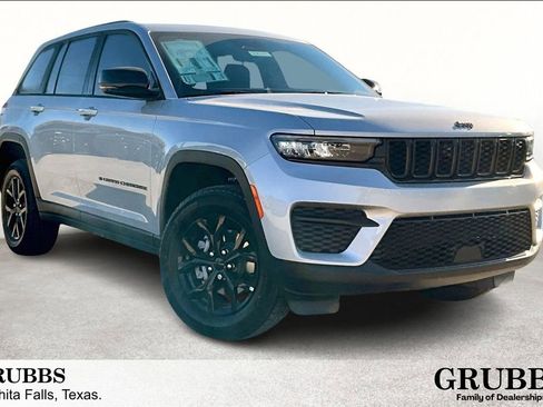 New 2025 Jeep Grand Cherokee Altitude image 1