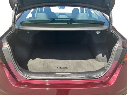 Used 2025 Nissan Altima 2.5 SV FWD image 24