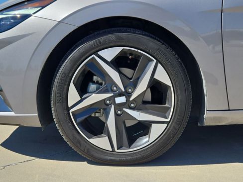Used 2023 Hyundai Elantra Limited FWD image 12