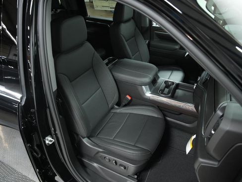 New 2026 GMC Sierra 2500 SLT w/ SLT Convenience Package image 15