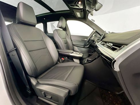 Used 2025 BMW X1 xDrive28i w/ Technology Package image 26