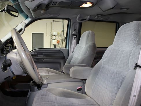 Used 2000 Ford Excursion XLT AWD/4WD image 17