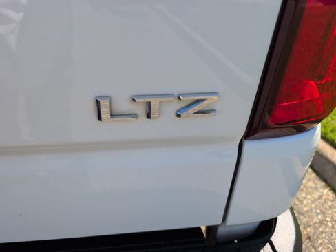 Used 2022 Chevrolet Silverado 1500 LTZ w/ LTZ Convenience Package II AWD/4WD image 5