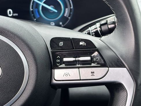 Used 2025 Hyundai Elantra Limited image 28