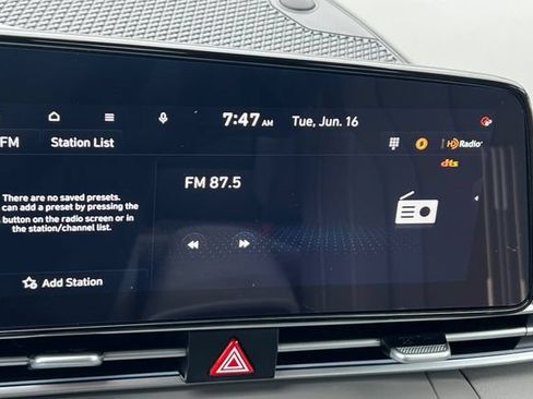 Used 2025 Hyundai Elantra SEL FWD image 22