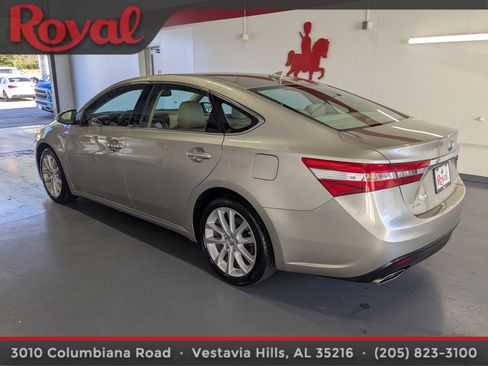 Used 2015 Toyota Avalon Limited image 3