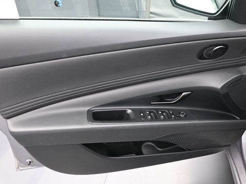 Certified 2025 Hyundai Elantra Sport image 23