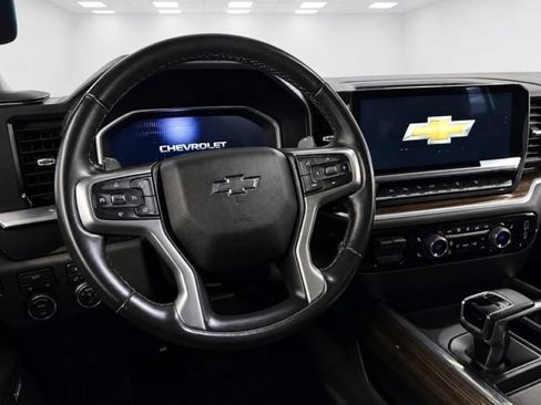 Certified 2025 Chevrolet Silverado 1500 RST w/ Convenience Package II AWD/4WD image 17