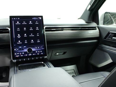 Used 2025 GMC Sierra EV Denali AWD/4WD image 19