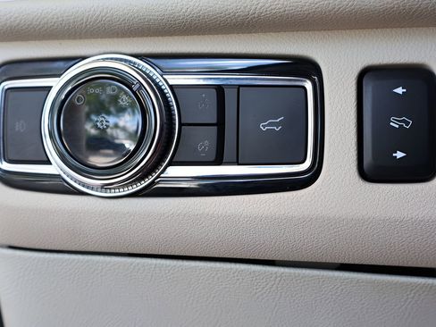 Used 2021 Lincoln Navigator Reserve w/ Luxury Package image 24