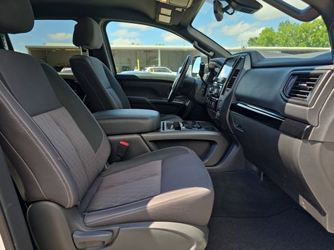Used 2023 Nissan Titan SV w/ SV Convenience Package RWD image 38