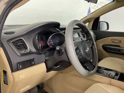 Used 2016 Kia Sedona LX w/ LX Convenience Package image 13
