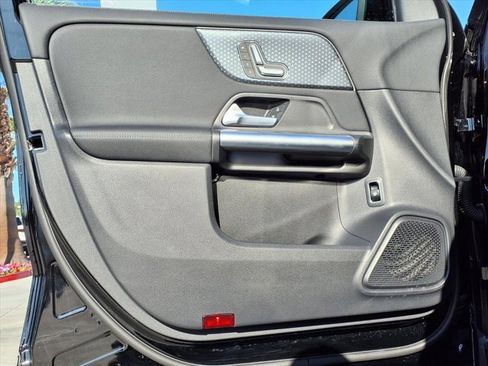 Used 2025 Mercedes-Benz GLA 250 4MATIC image 12