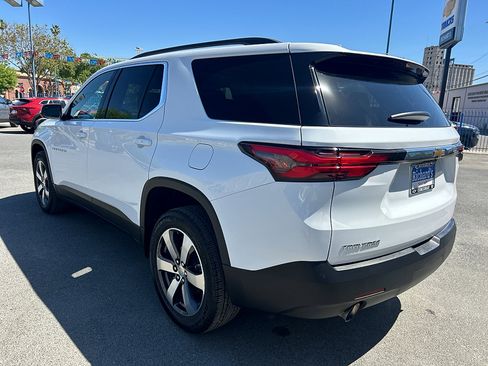 Used 2023 Chevrolet Traverse LT w/ LT Premium Package FWD image 5