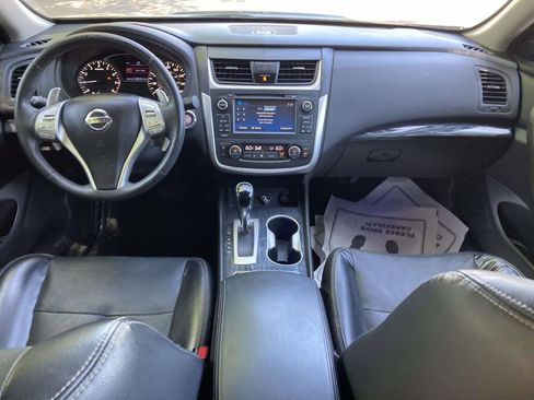 Used 2016 Nissan Altima 3.5 SL w/ 3.5 Technology Package FWD image 10