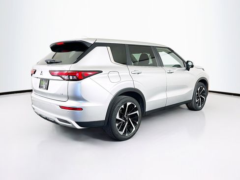 Used 2024 Mitsubishi Outlander SE Black Edition image 9