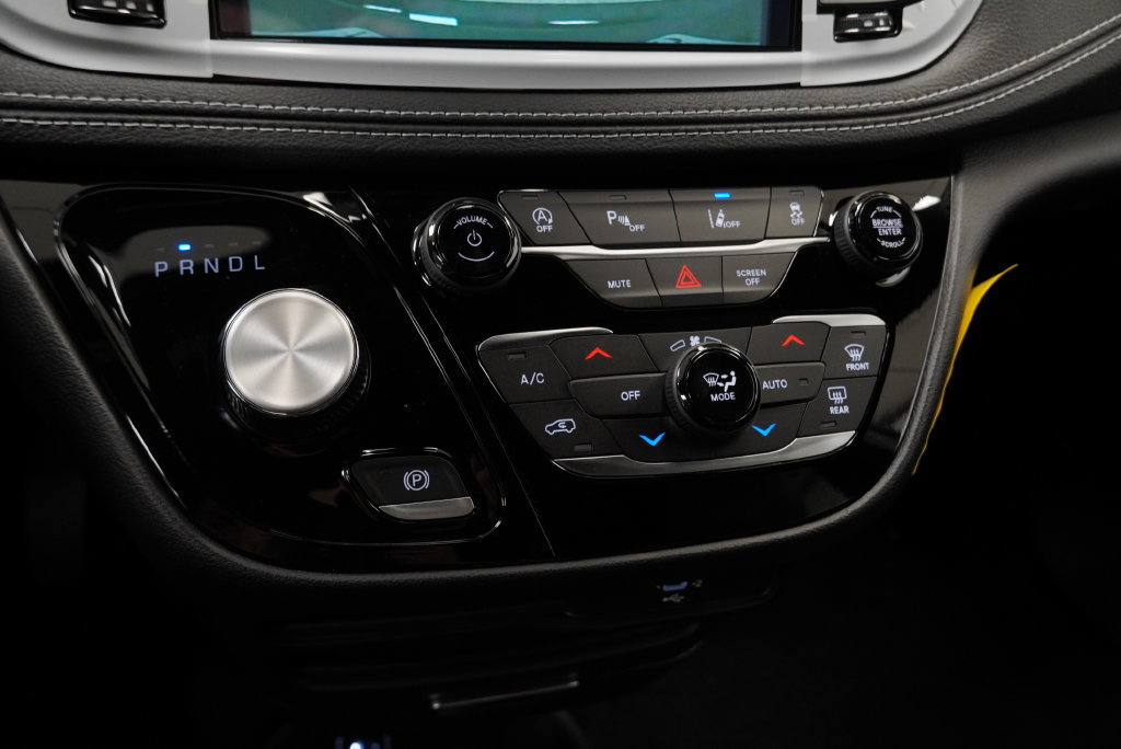 New 2027 Chrysler Pacifica Select FWD image 24