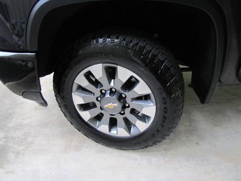 Used 2024 Chevrolet Silverado 2500 Custom w/ Custom Value Package image 36