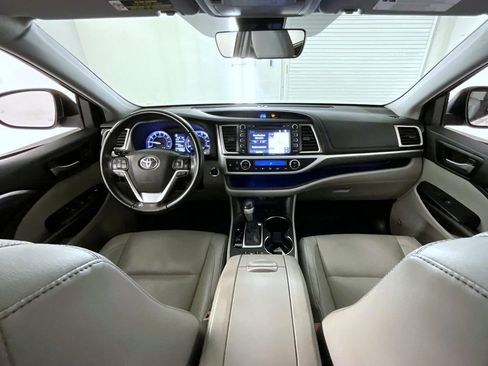 Used 2019 Toyota Highlander Limited w/ Protection Package #3 AWD/4WD image 13