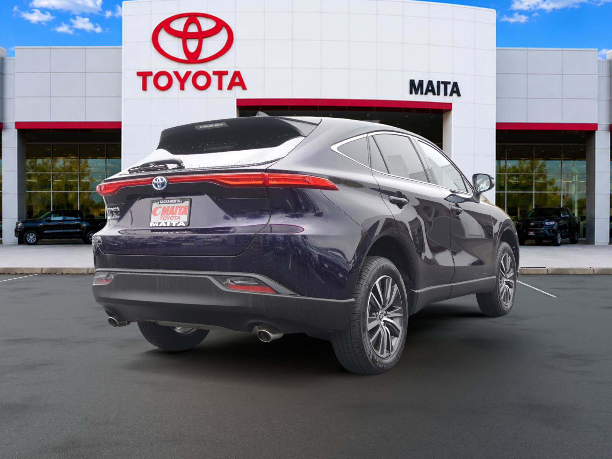 Certified 2024 Toyota Venza LE AWD/4WD image 3