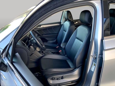Used 2024 Volkswagen Tiguan SE AWD/4WD image 8