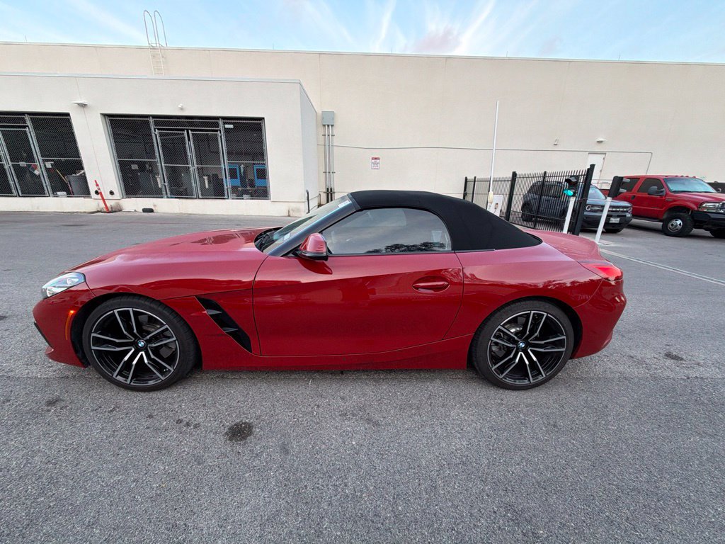 Certified 2024 BMW Z4 sDrive30i w/ Premium Package RWD image 2