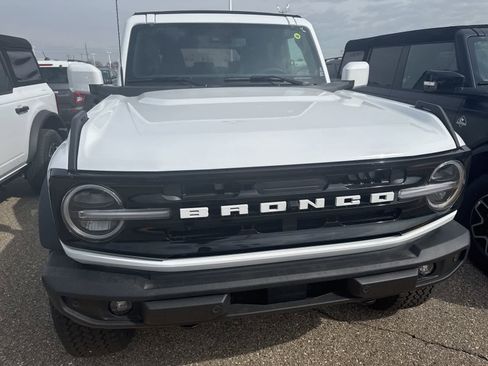 New 2026 Ford Bronco Outer Banks w/ Sasquatch Package image 11