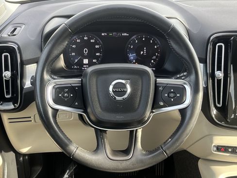 Used 2021 Volvo XC40 T5 Momentum AWD/4WD image 18