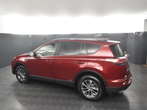 Used 2018 Toyota RAV4 XLE image 8
