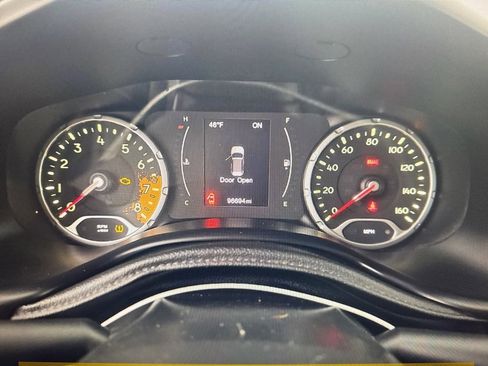 Used 2017 Jeep Renegade Sport w/ Power & Air Group image 12