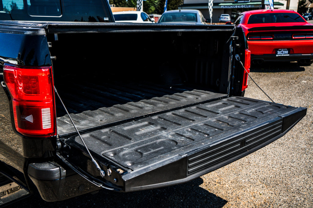 Used 2018 Ford F150 Platinum w/ Technology Package AWD/4WD image 17