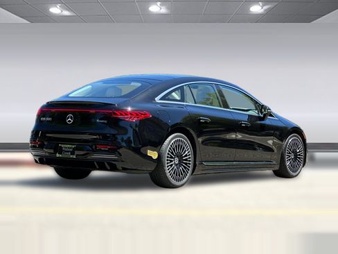 Used 2022 Mercedes-Benz EQS 580 4MATIC Sedan image 9