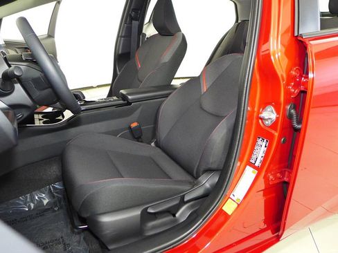 Used 2025 Toyota Prius Plug-In Hybrid image 21