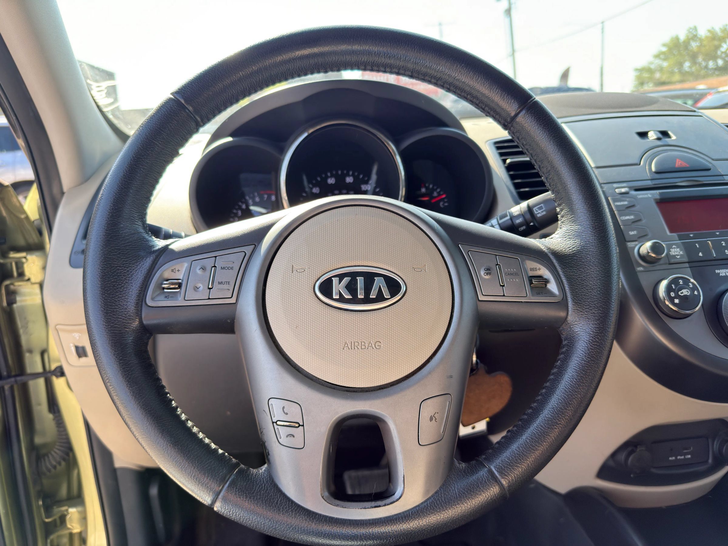 Used 2010 Kia Soul ! FWD image 11