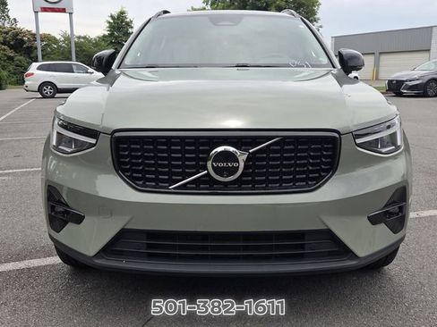 Used 2024 Volvo XC40 B5 Plus AWD/4WD image 8