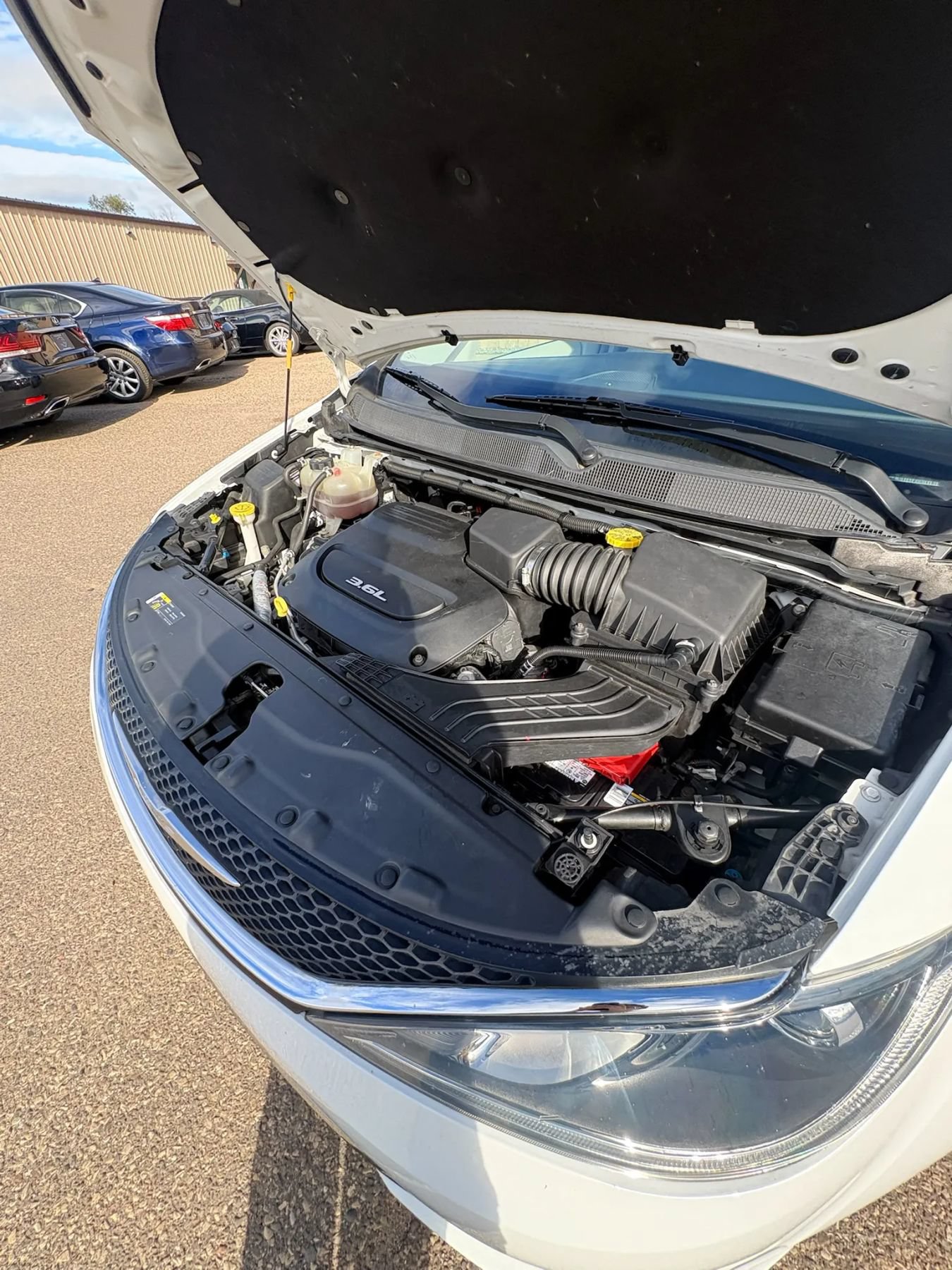 Used 2018 Chrysler Pacifica Touring-L FWD image 45