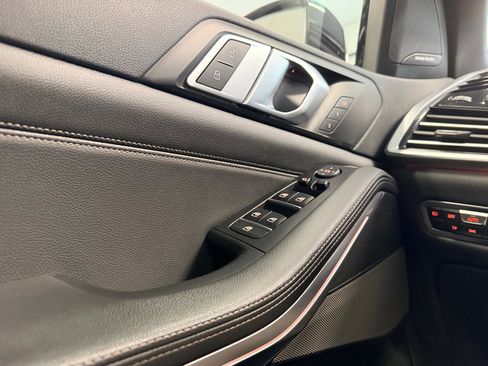 Used 2019 BMW X5 xDrive40i w/ M Sport Package AWD/4WD image 38