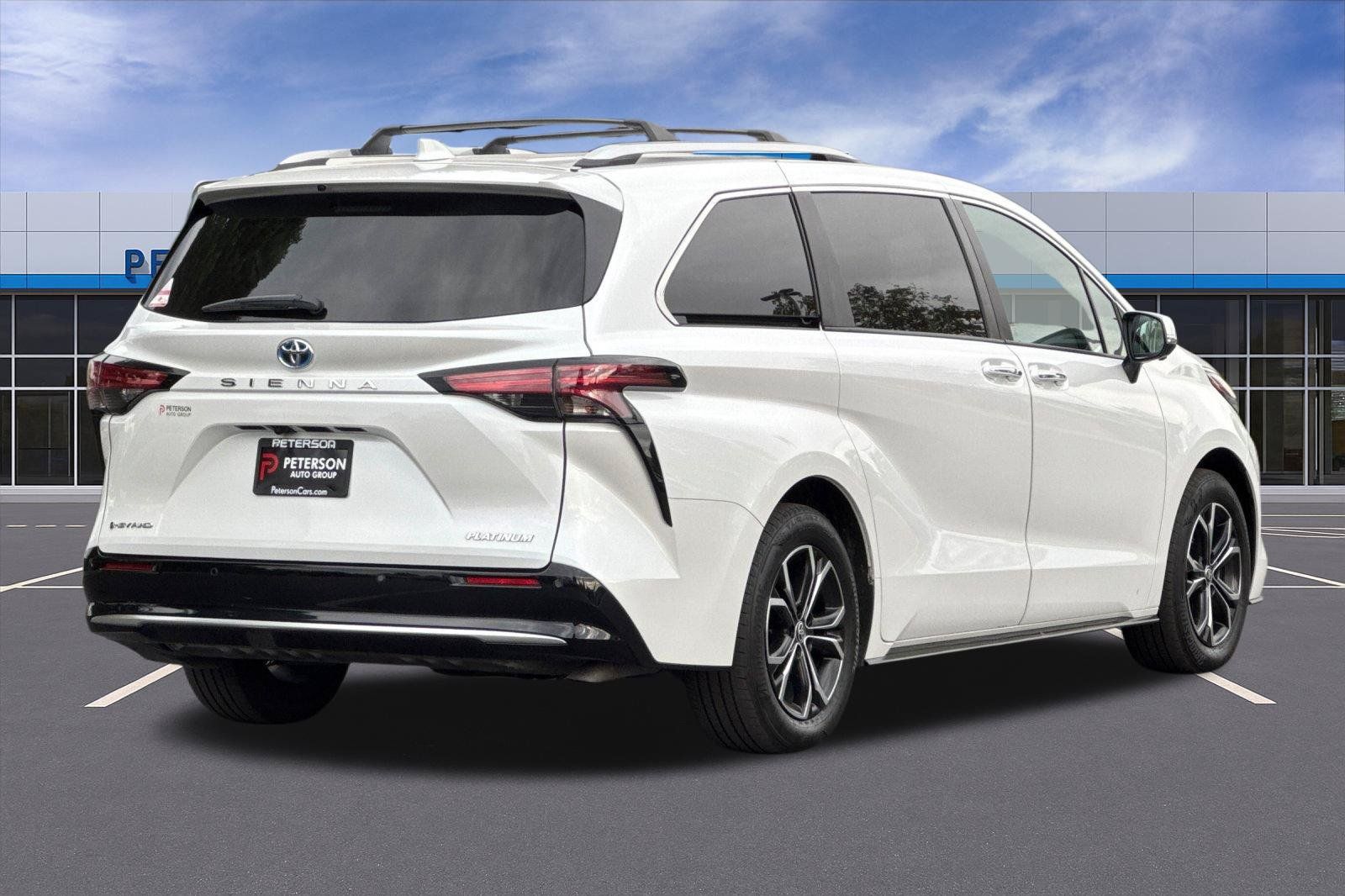 Used 2025 Toyota Sienna Platinum AWD/4WD image 4