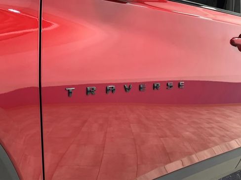 Used 2023 Chevrolet Traverse RS image 40