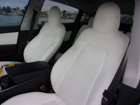 Used 2021 Tesla Model Y Long Range image 25