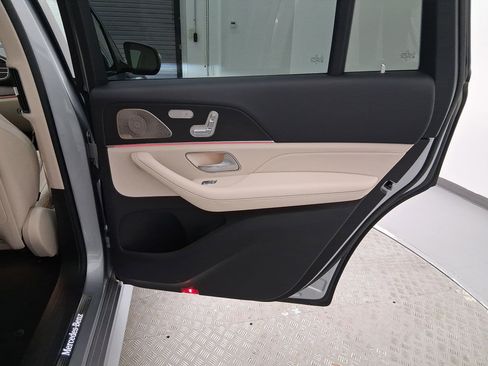 Used 2022 Mercedes-Benz GLS 450 4MATIC image 34