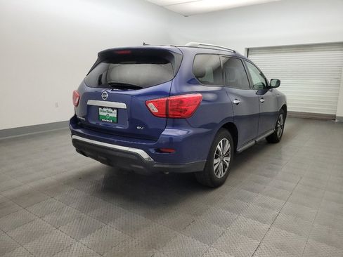 Used 2018 Nissan Pathfinder SV image 9